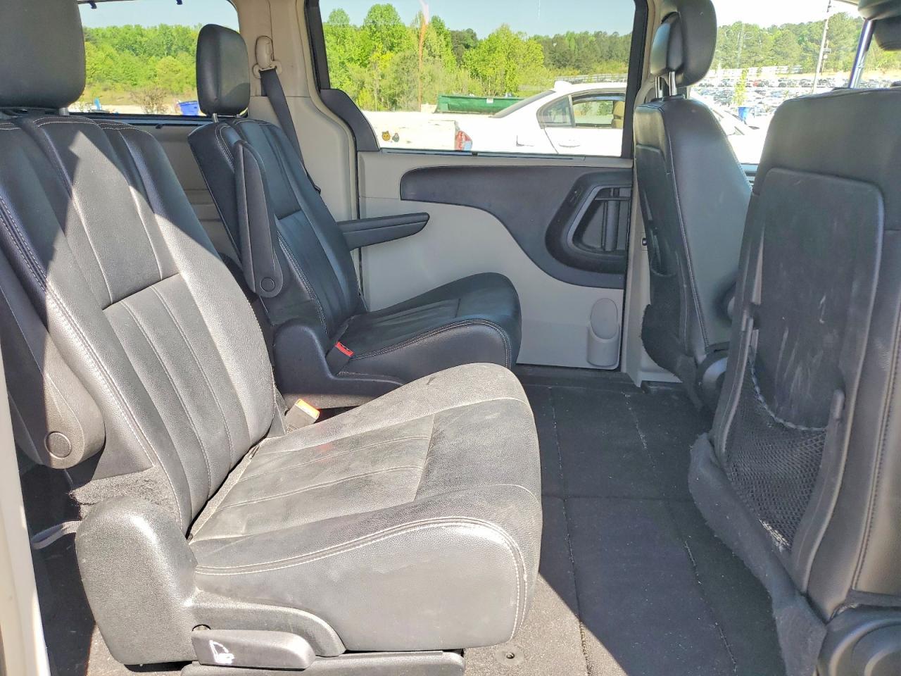 2016 CHRYSLER Town & Country