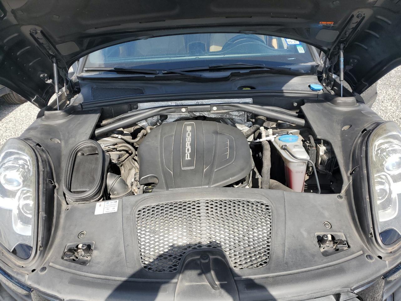 2017 PORSCHE Macan
