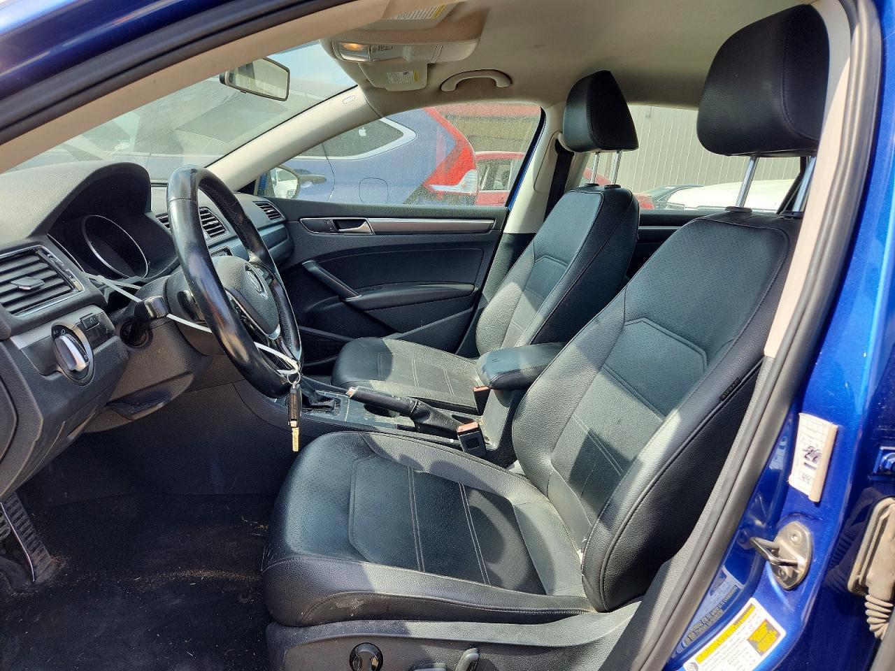 2017 VOLKSWAGEN Passat