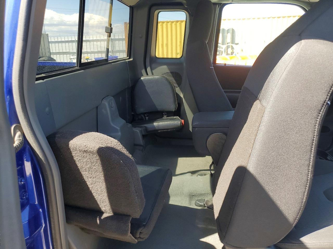 2005 MAZDA B3000