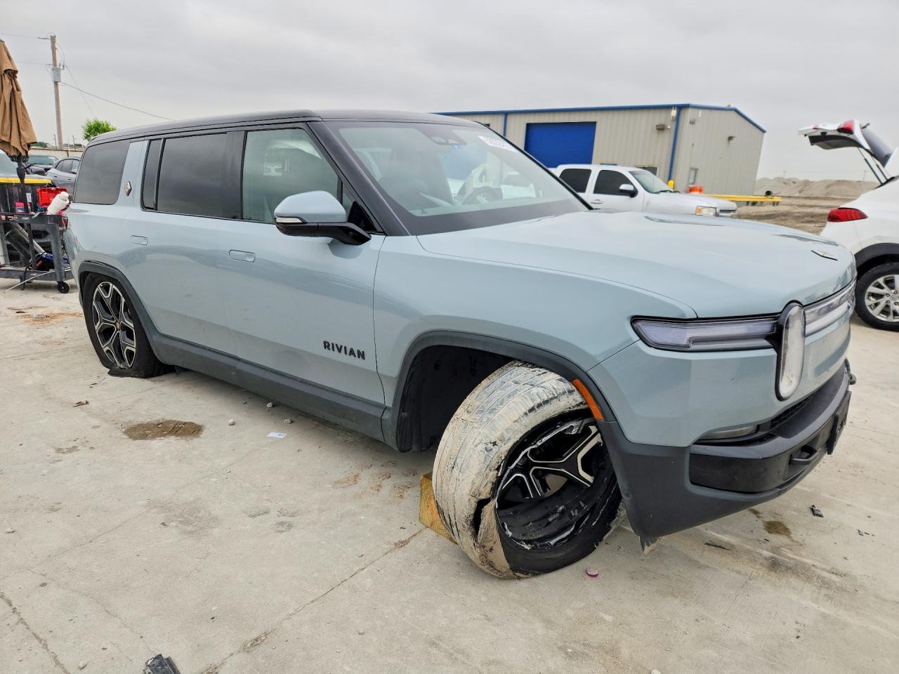 2026 RIVIAN R1s