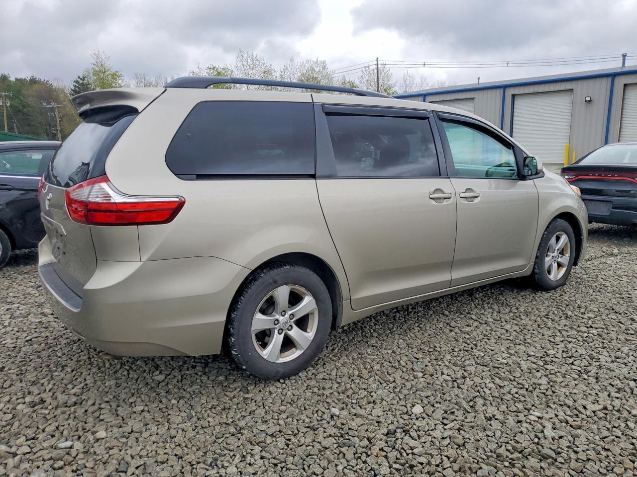 2015 TOYOTA SIENNA