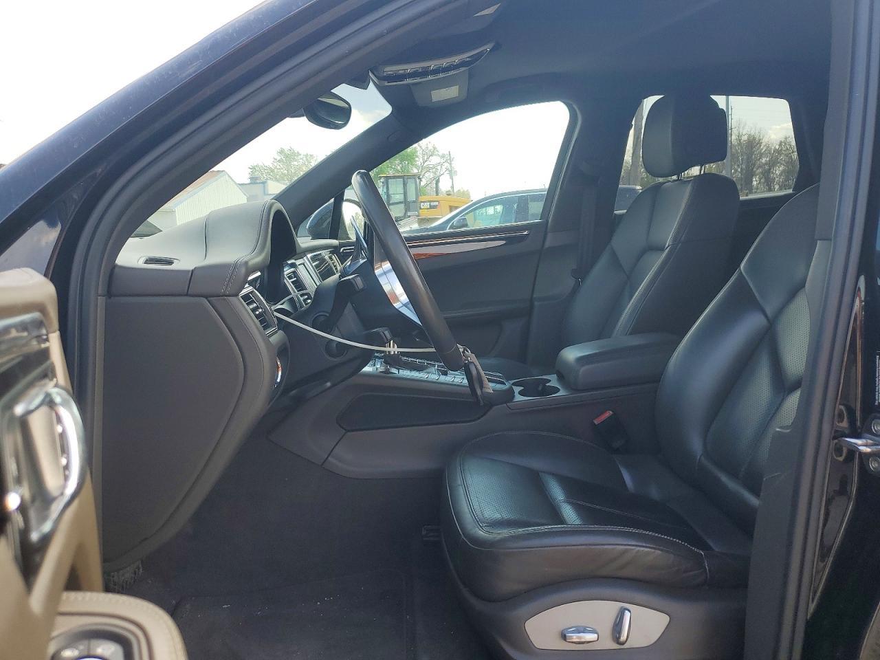 2015 PORSCHE Macan