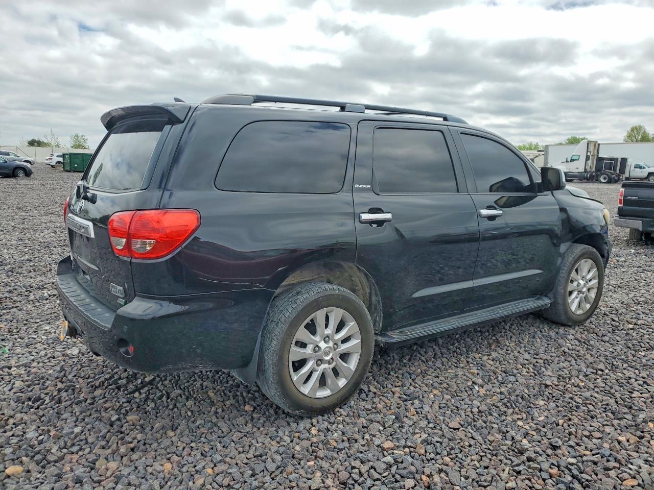 2010 TOYOTA Sequoia