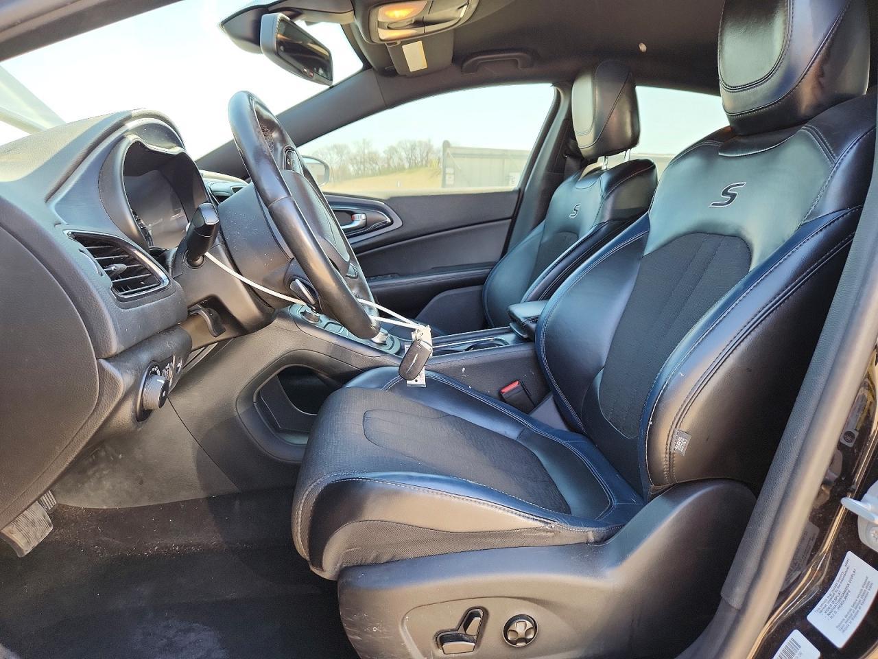 2016 CHRYSLER 200