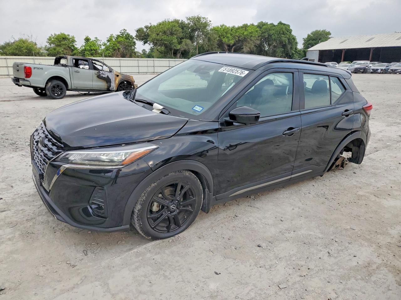 2024 NISSAN KICKS