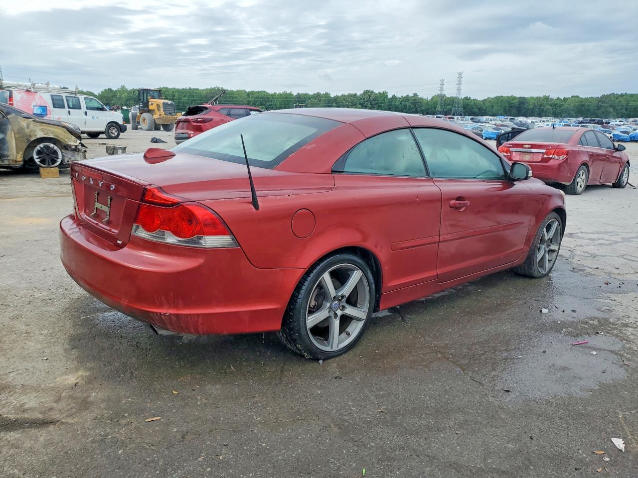 2011 VOLVO C70