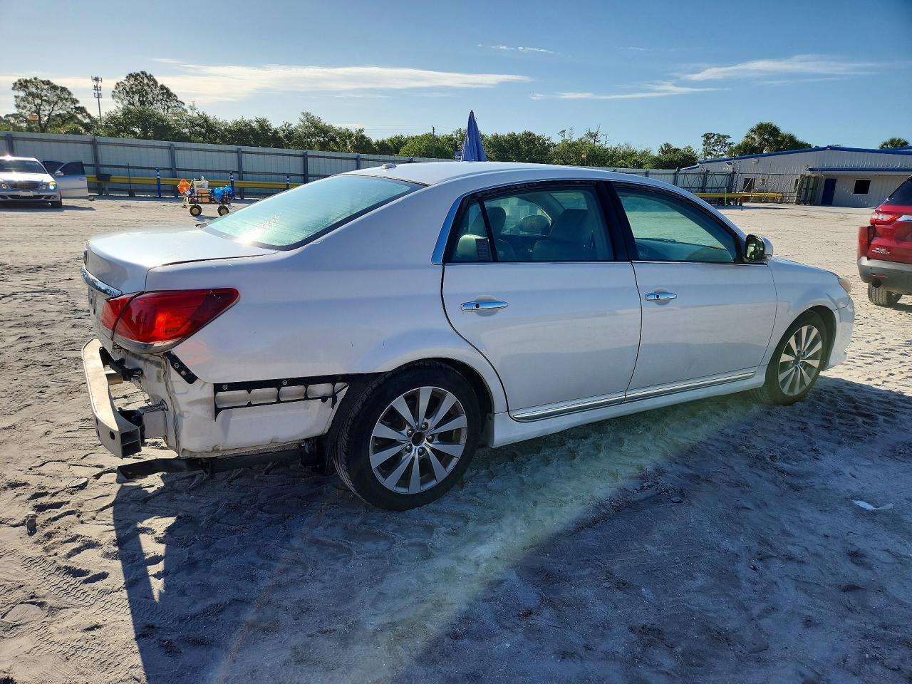 2011 TOYOTA Avalon