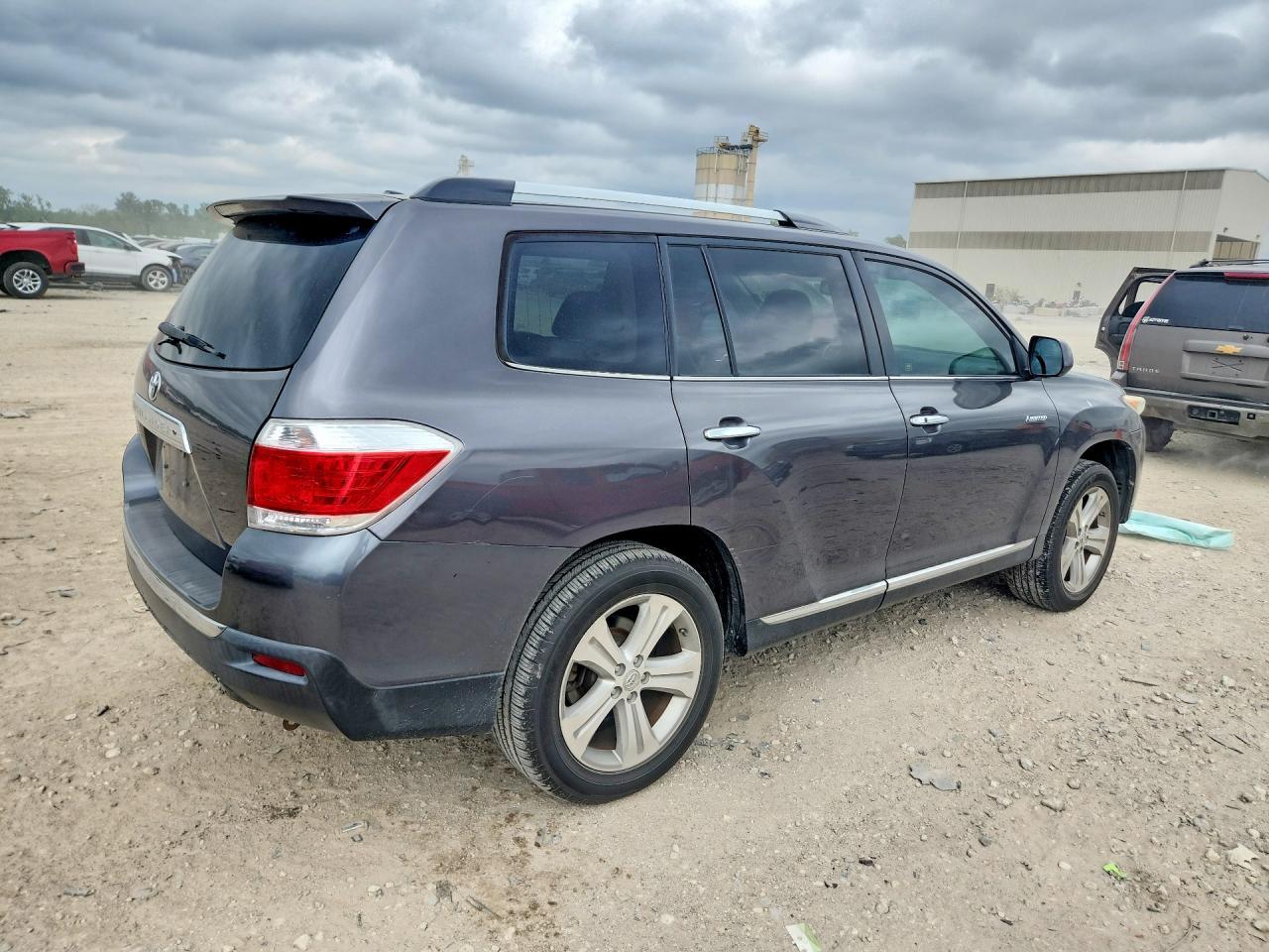 2013 TOYOTA HIGHLANDER