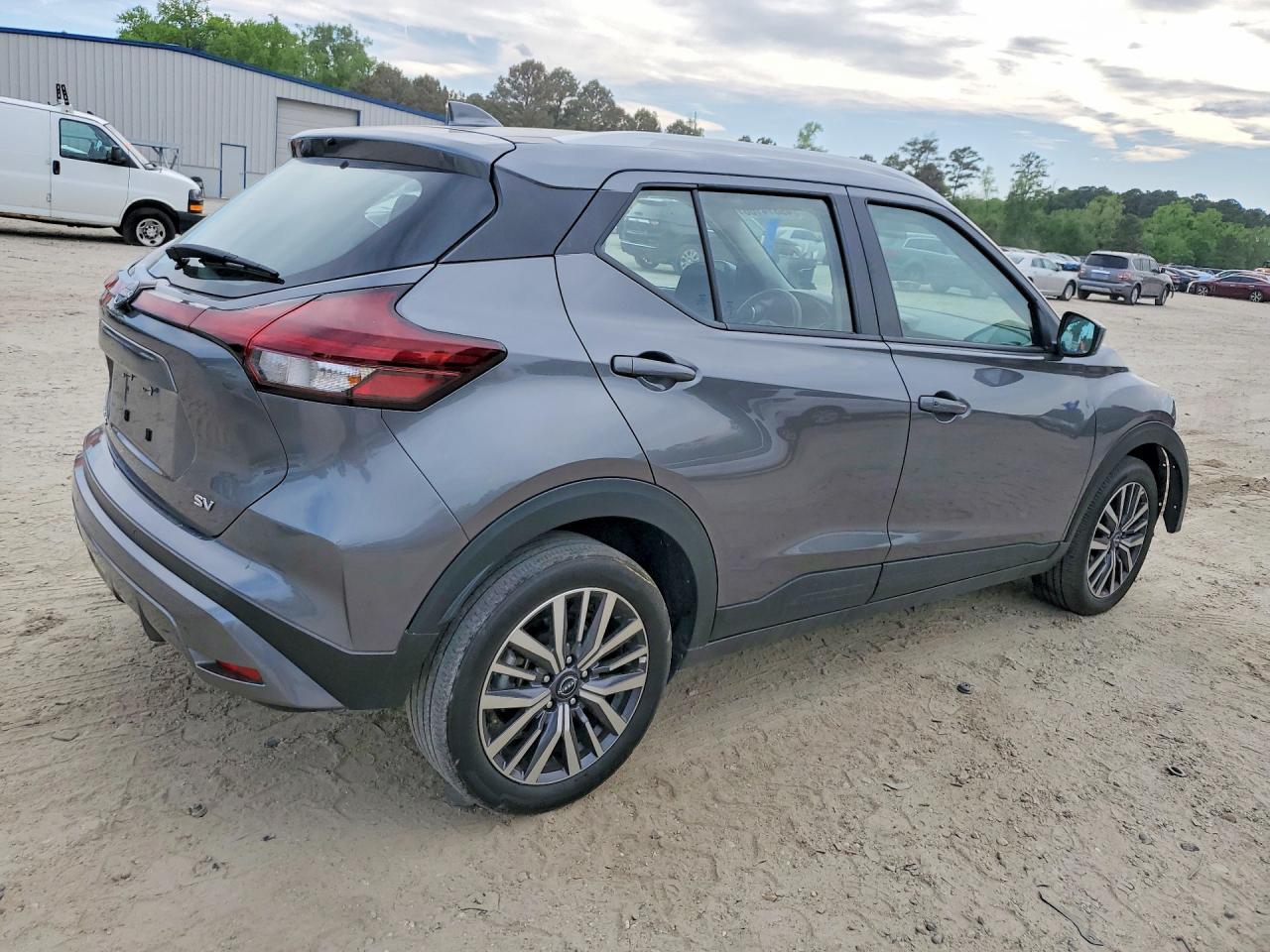 2024 NISSAN KICKS