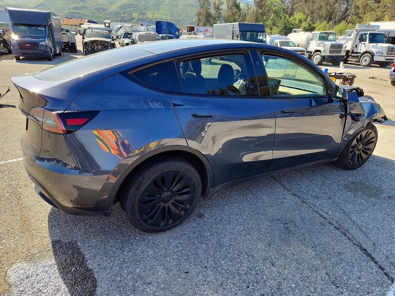 2024 TESLA MODEL Y
