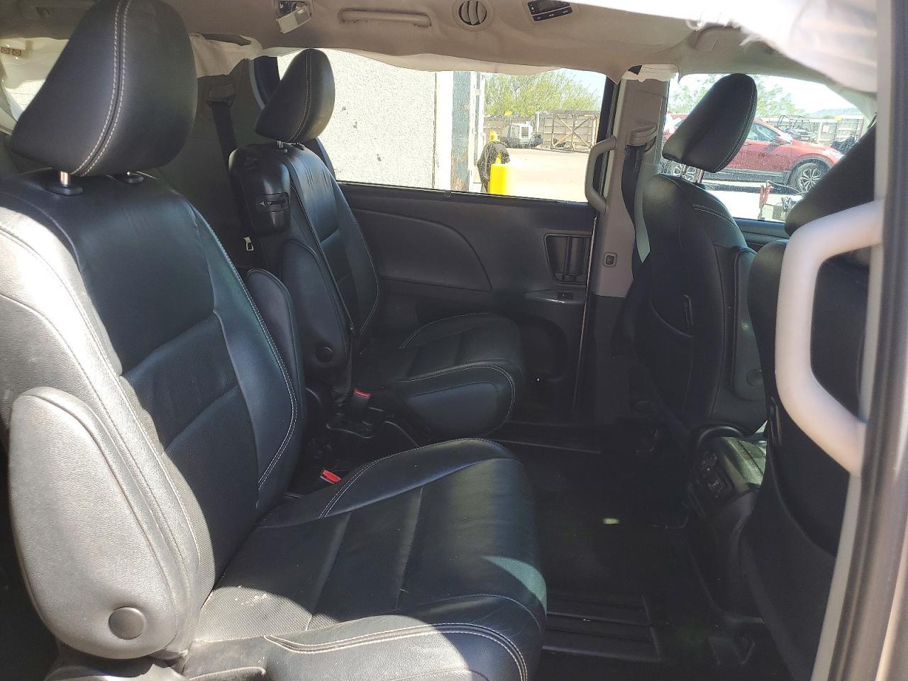 2018 TOYOTA SIENNA