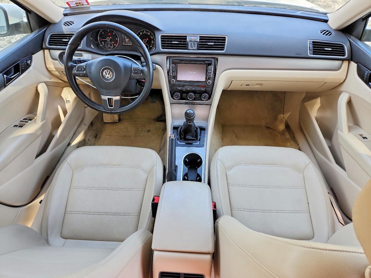 2015 VOLKSWAGEN Passat