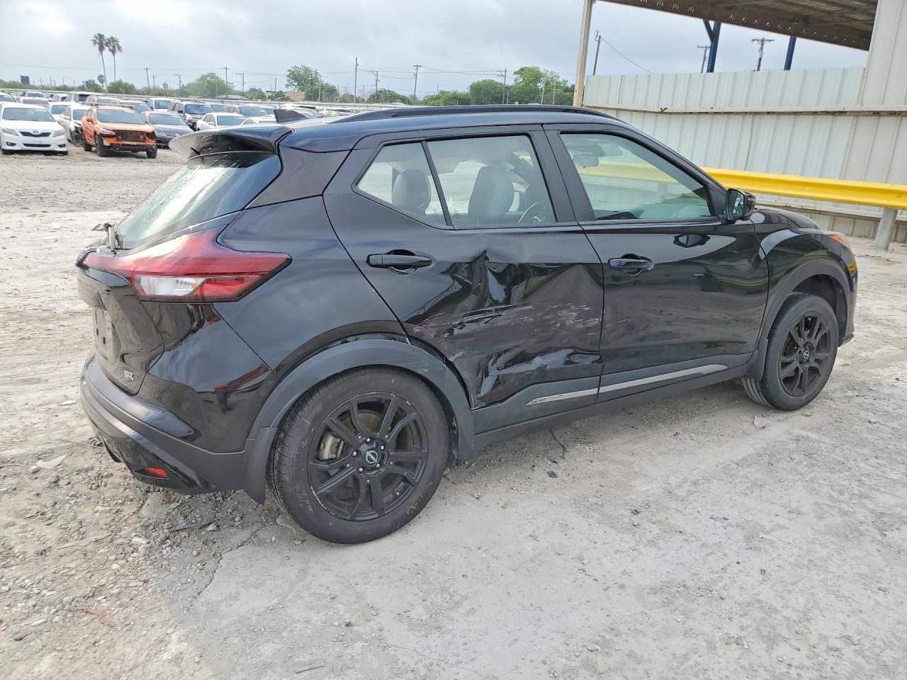 2024 NISSAN KICKS