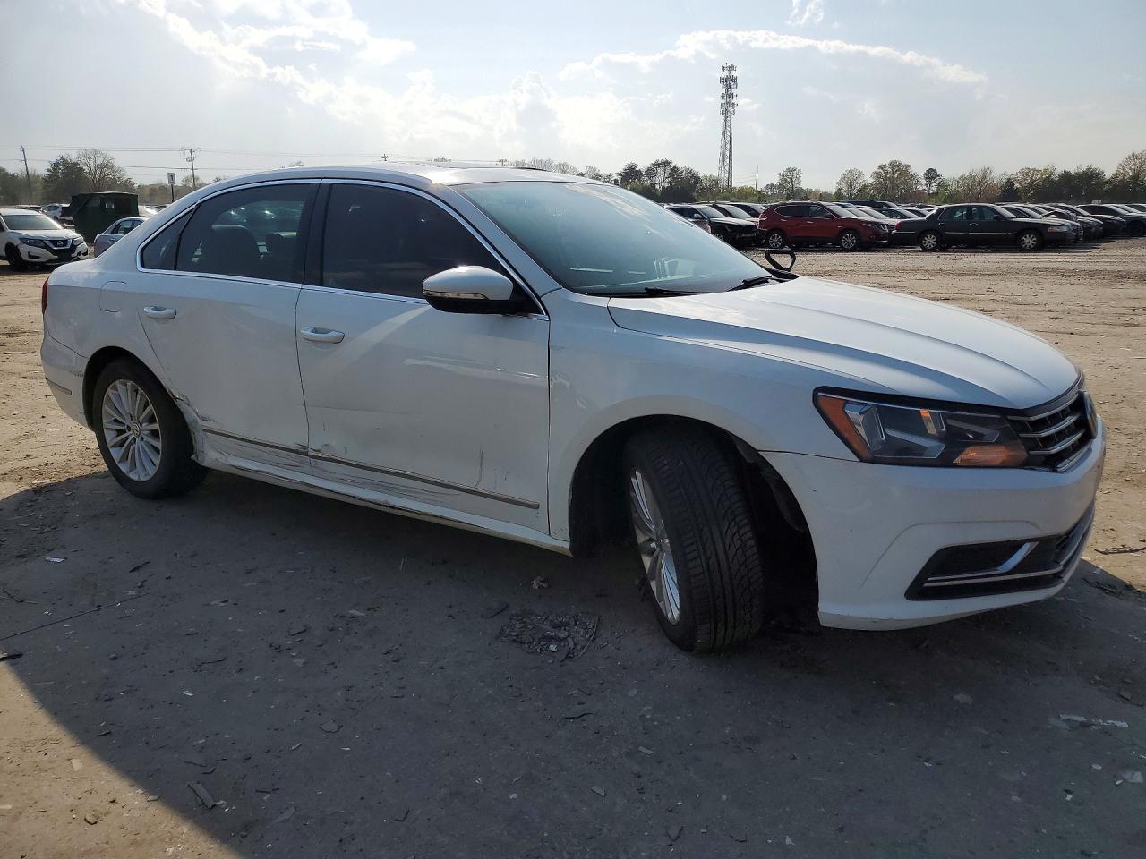 2016 VOLKSWAGEN Passat