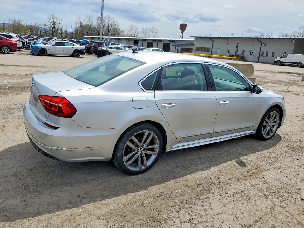 2016 VOLKSWAGEN Passat
