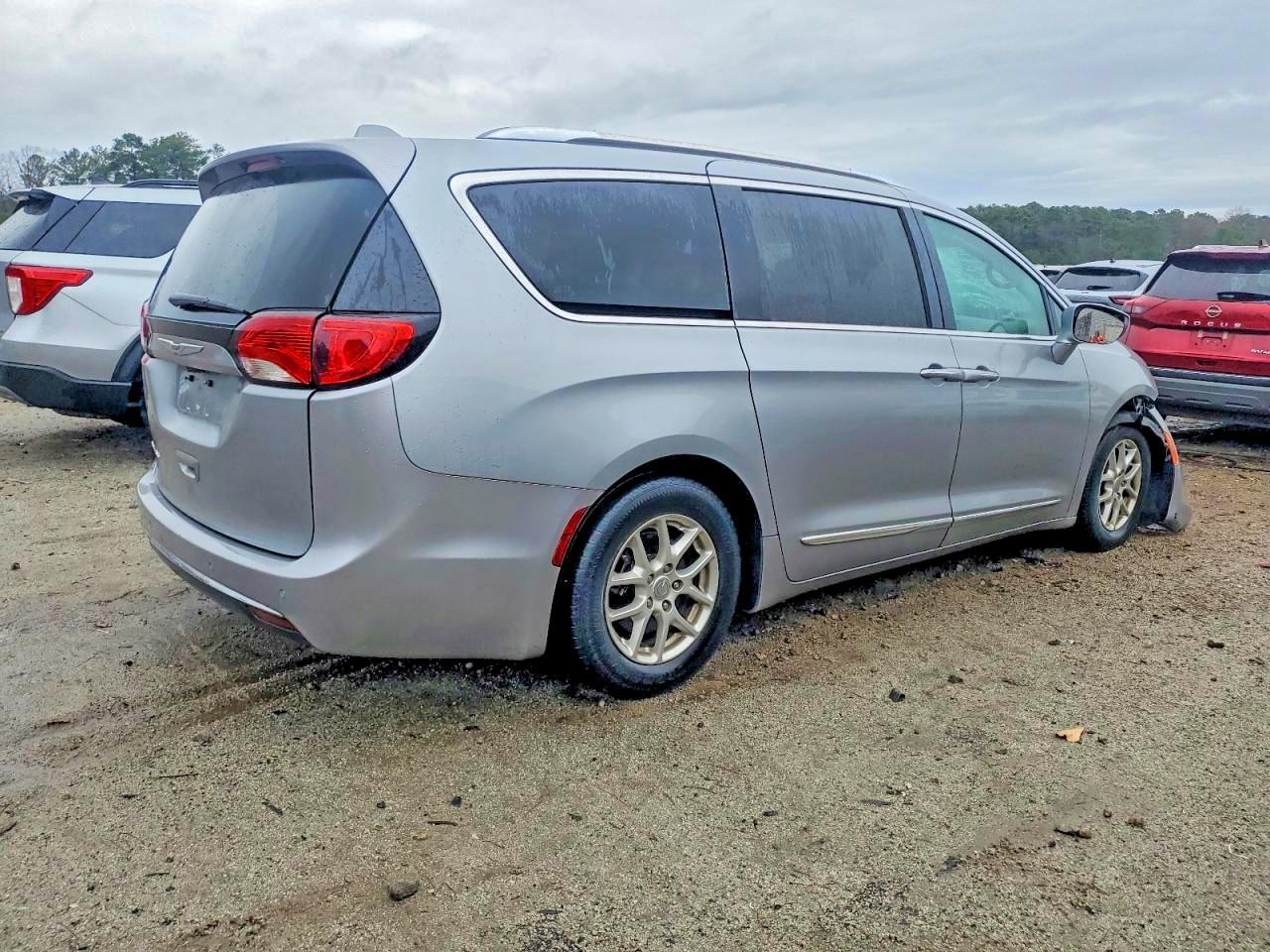 2020 CHRYSLER Pacifica