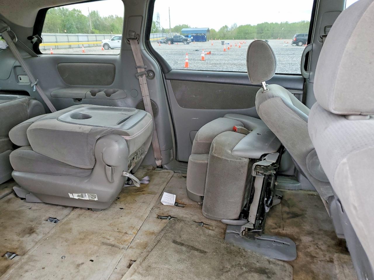 2005 TOYOTA SIENNA