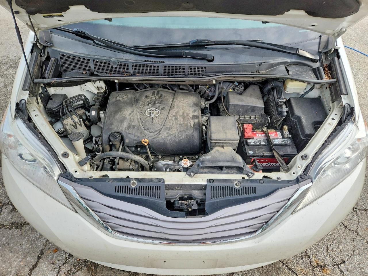 2017 TOYOTA SIENNA