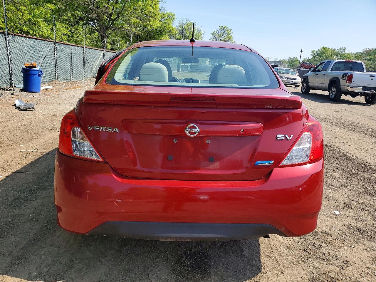 2015 NISSAN VERSA