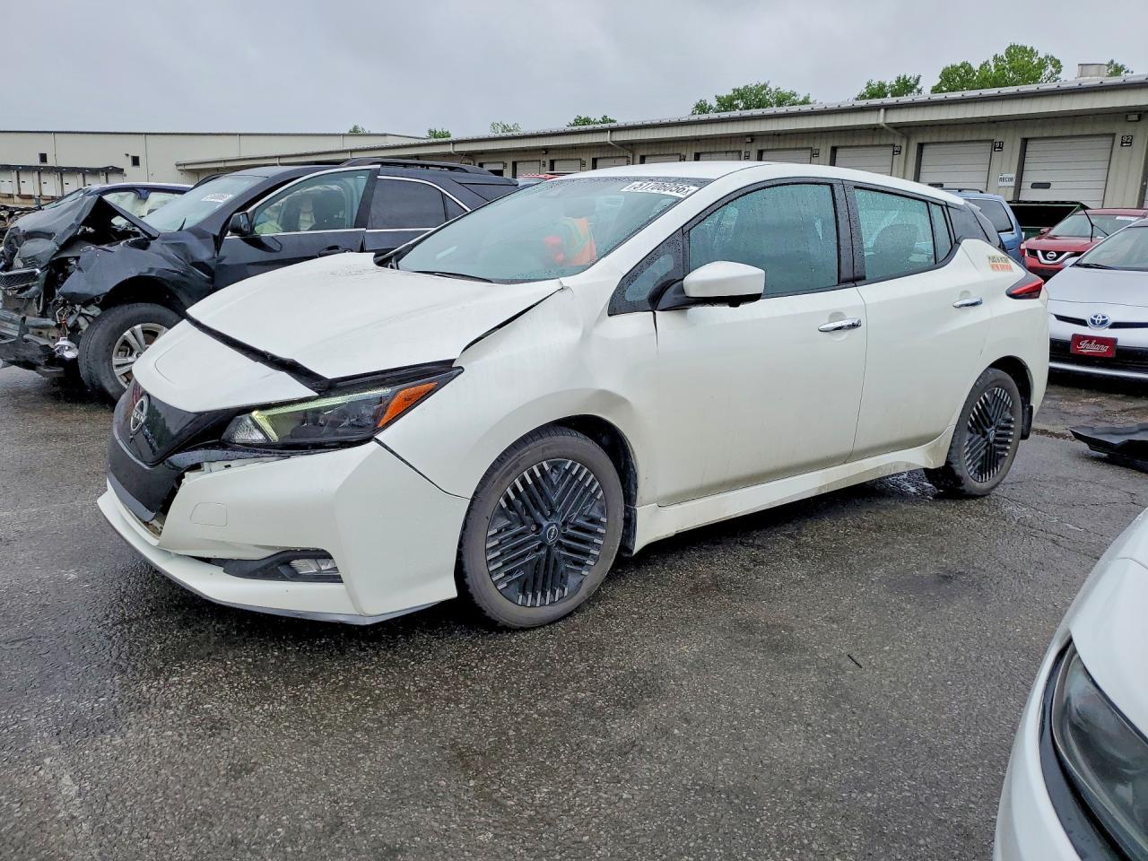 2024 NISSAN LEAF