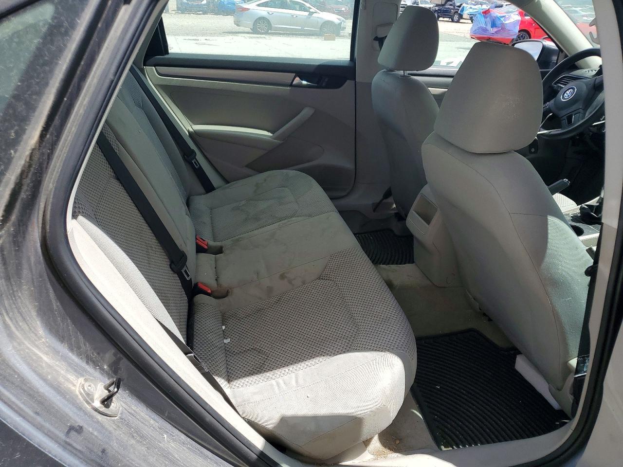 2014 VOLKSWAGEN Passat