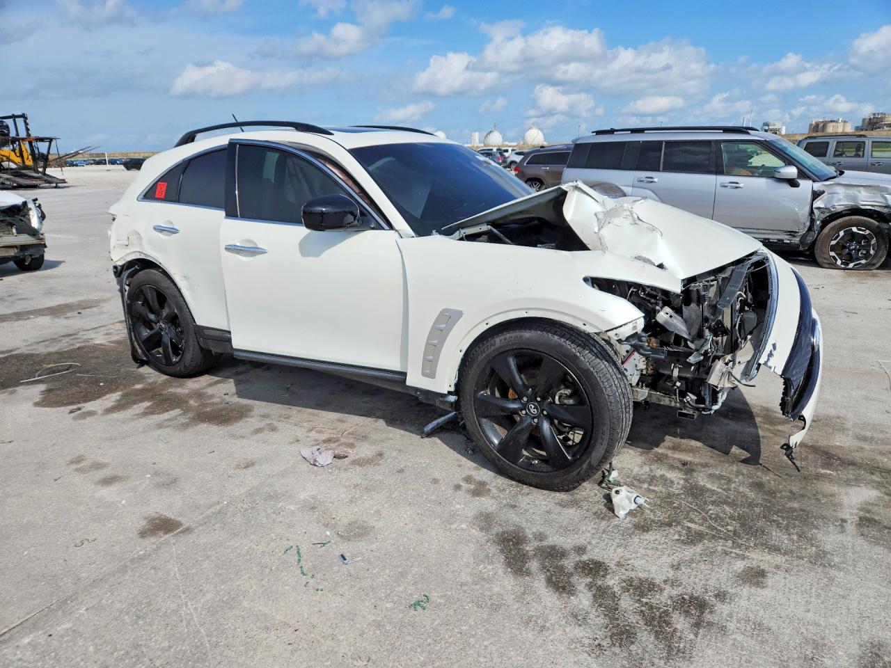 2017 INFINITI QX70