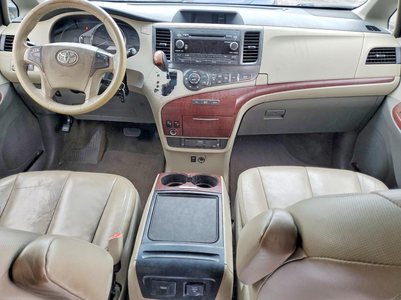 2012 TOYOTA SIENNA