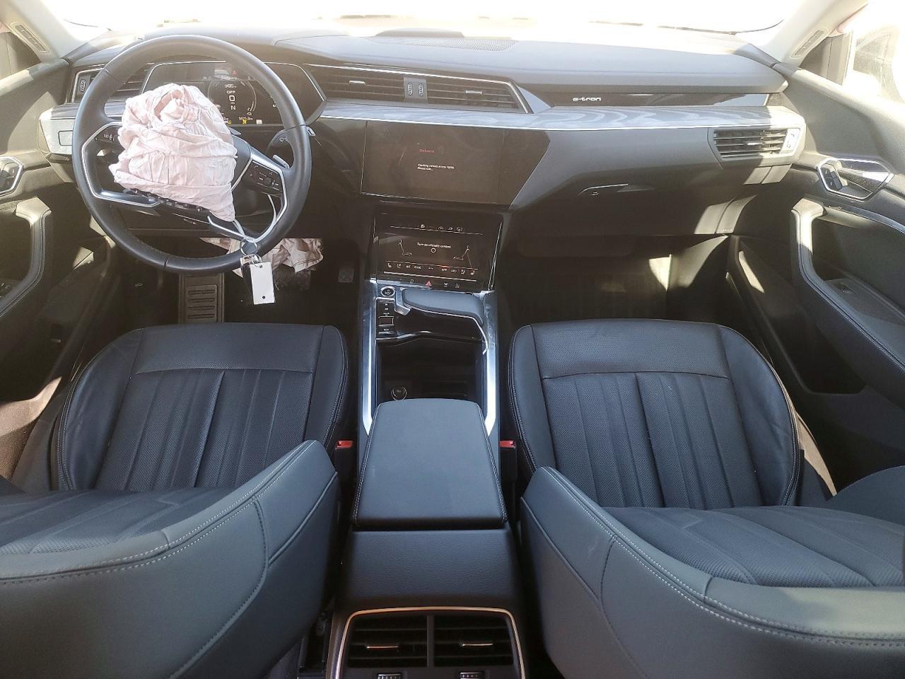 2024 AUDI Q8