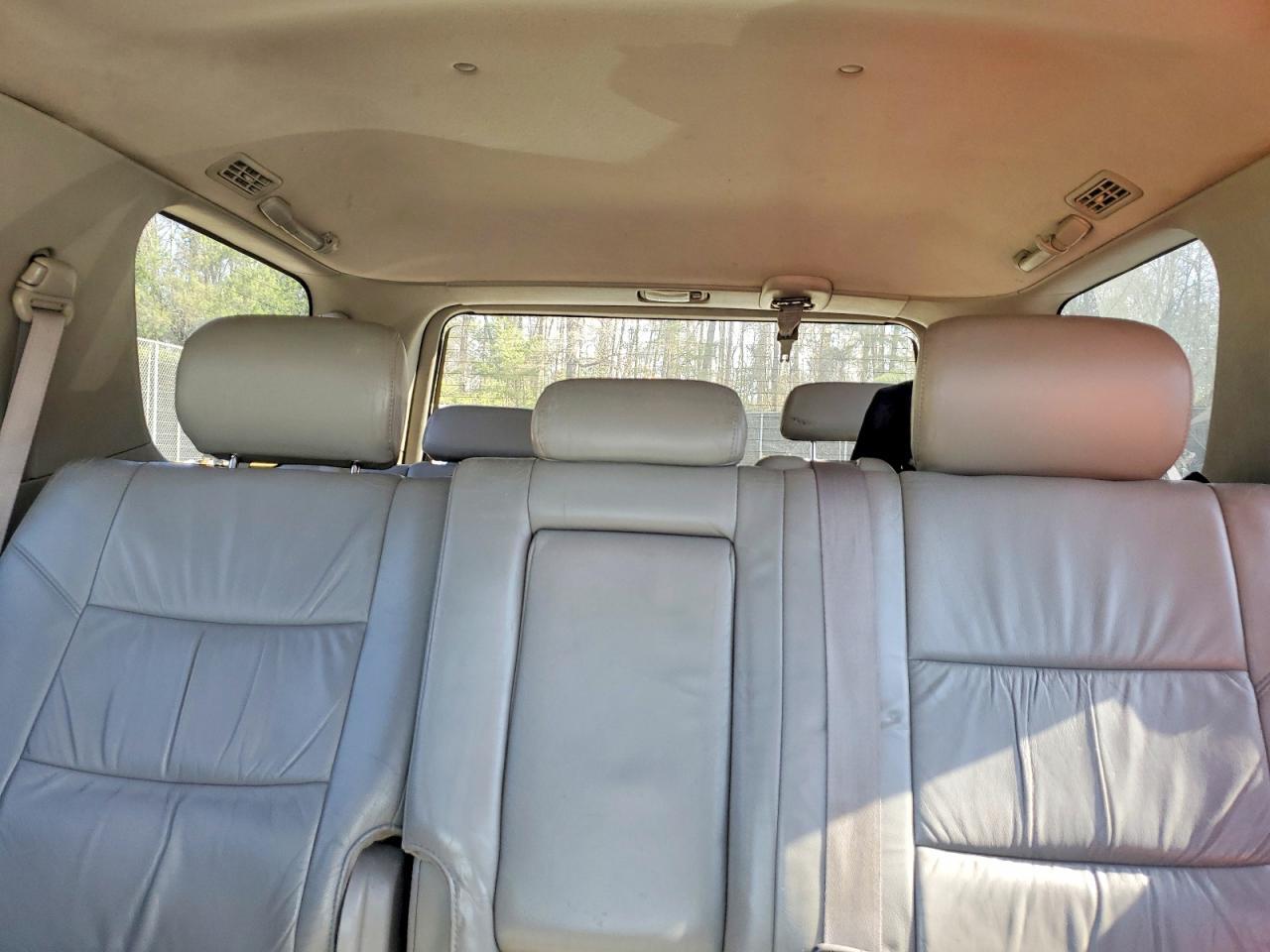 2004 TOYOTA Sequoia
