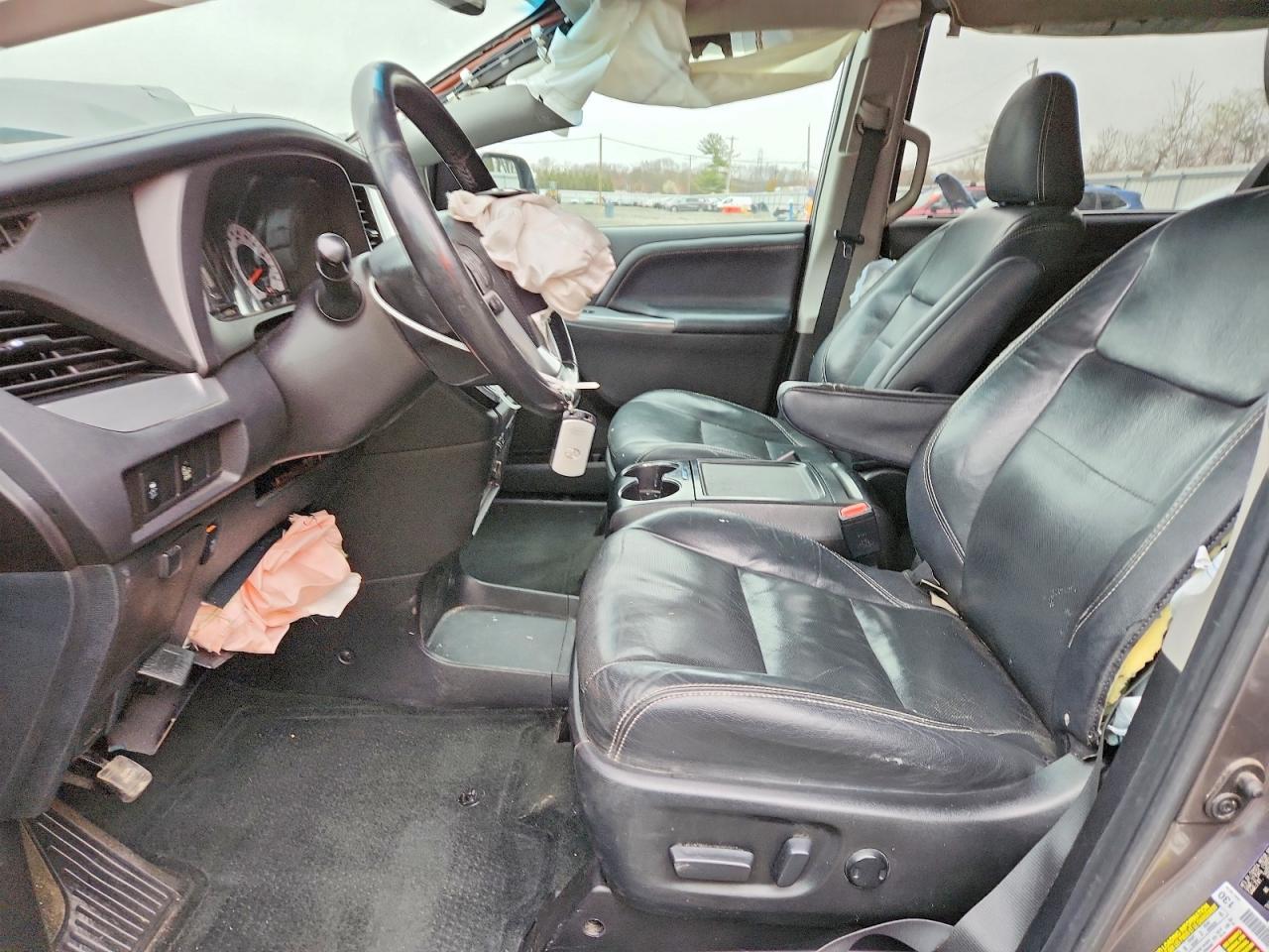 2017 TOYOTA SIENNA