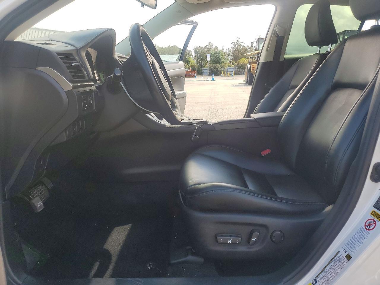 2015 LEXUS CT 200