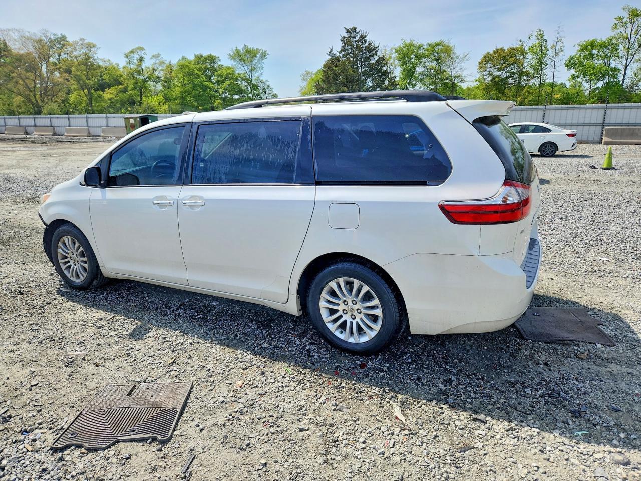 2015 TOYOTA SIENNA