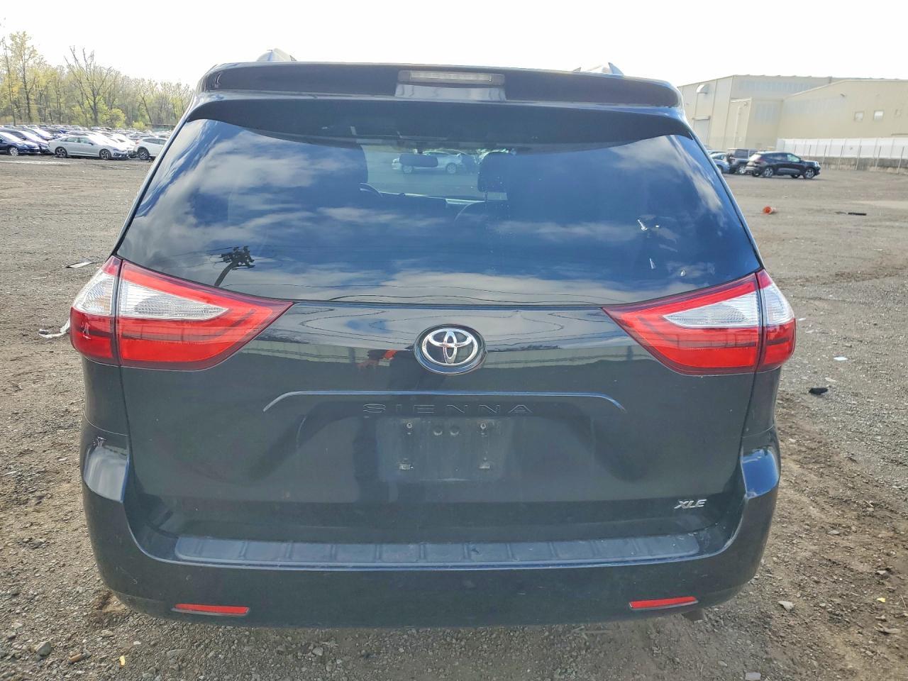 2016 TOYOTA SIENNA