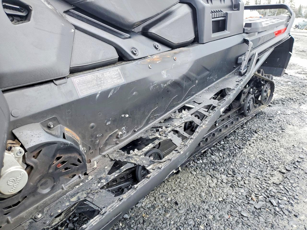 2025 Ski Snowmobile