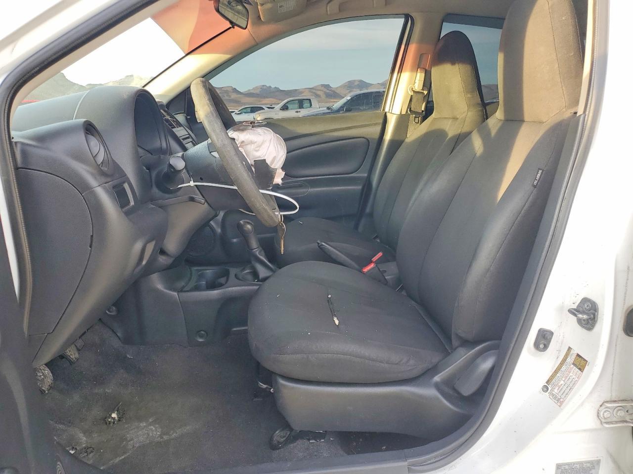 2015 NISSAN VERSA