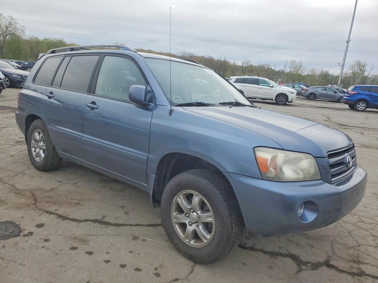 2004 TOYOTA HIGHLANDER