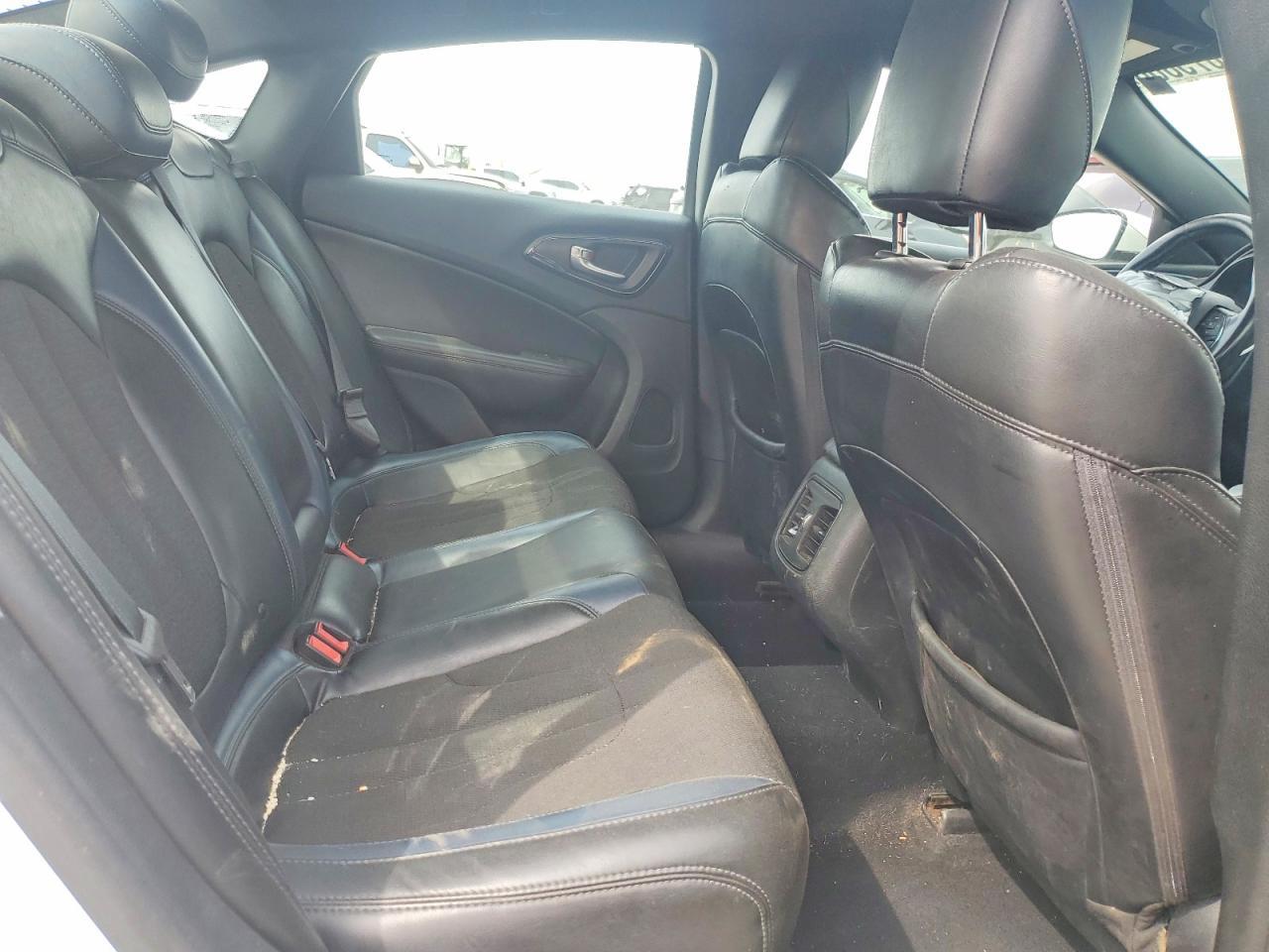 2015 CHRYSLER 200