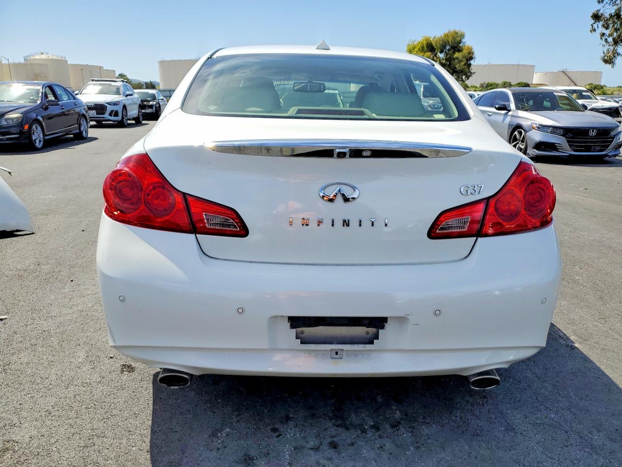 2013 INFINITI G37