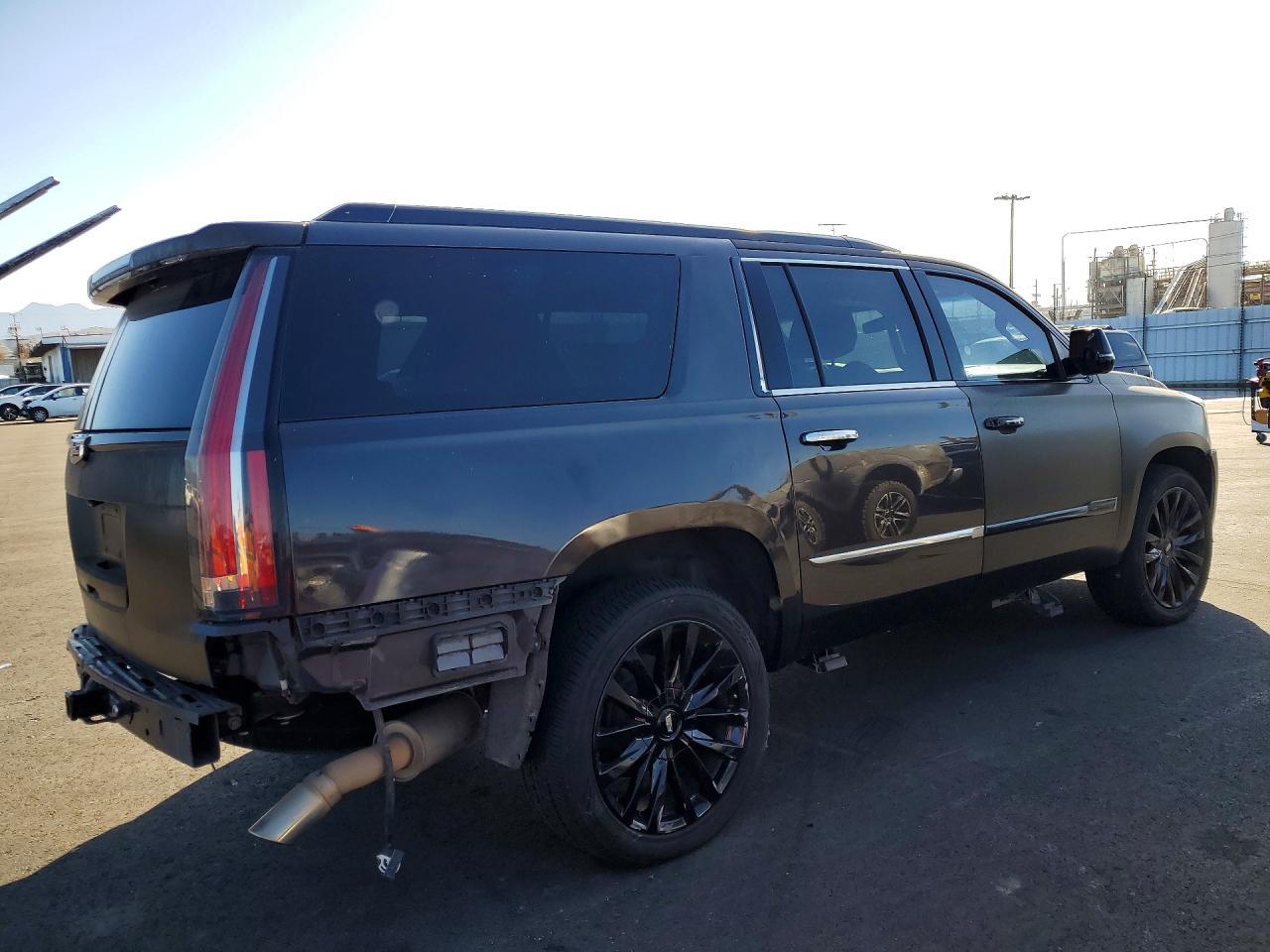 2018 CADILLAC Escalade ESV