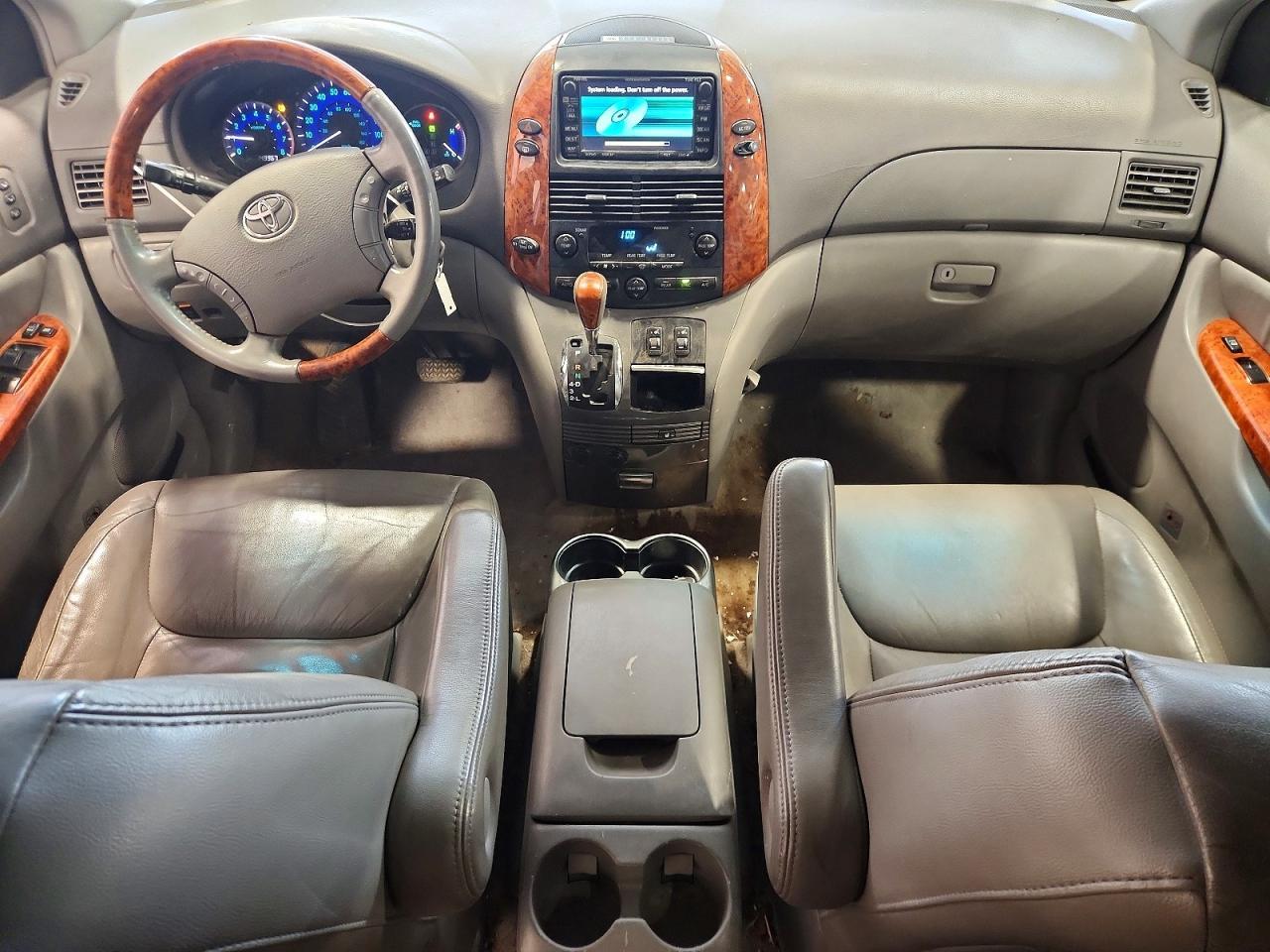 2010 TOYOTA SIENNA