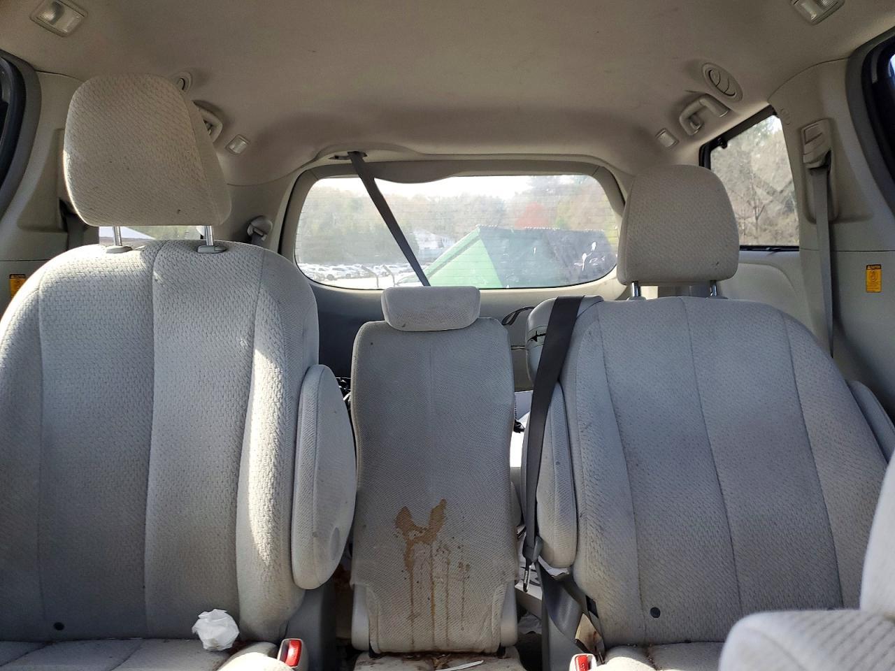 2011 TOYOTA SIENNA
