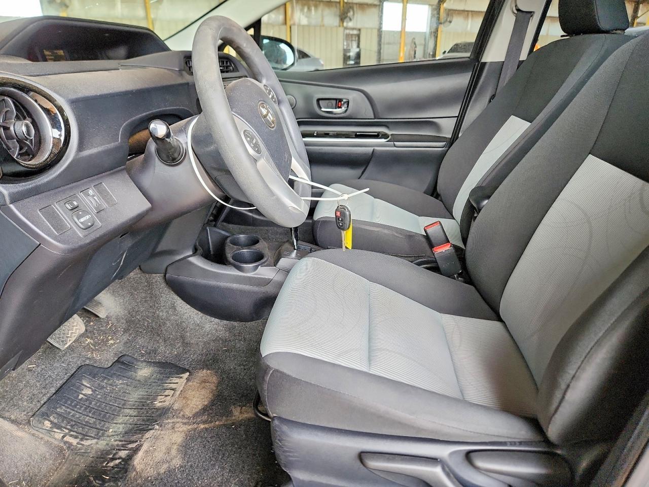 2015 TOYOTA Prius c
