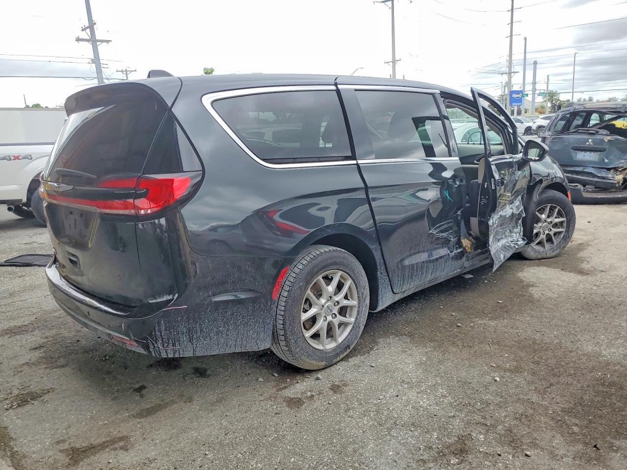 2023 CHRYSLER Pacifica