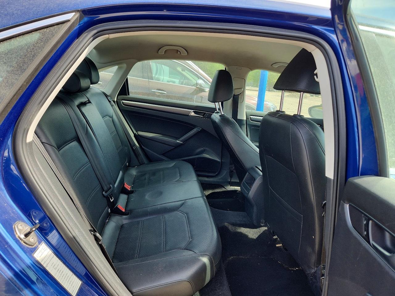 2017 VOLKSWAGEN Passat