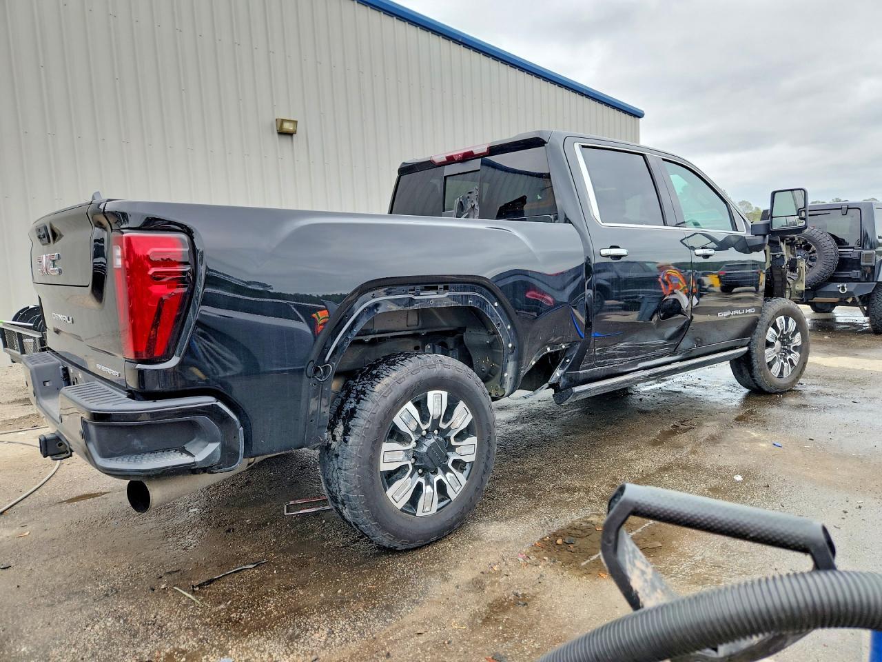2024 GMC Sierra