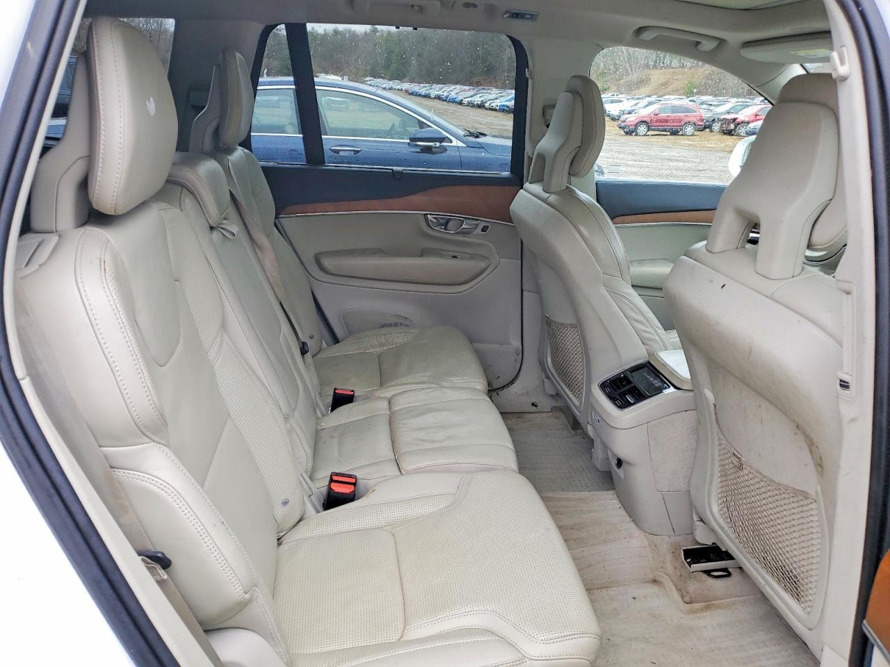 2016 VOLVO XC90
