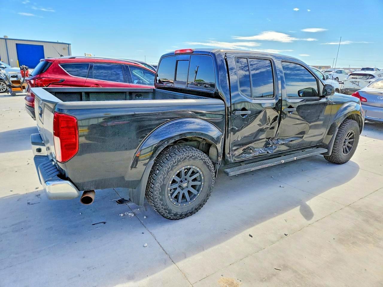 2017 NISSAN Frontier
