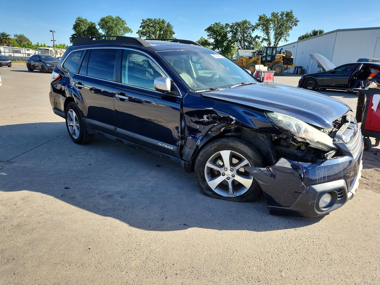2014 SUBARU Outback