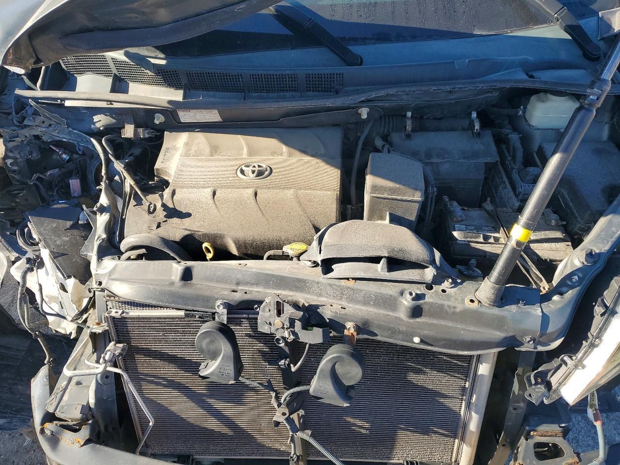 2011 TOYOTA SIENNA